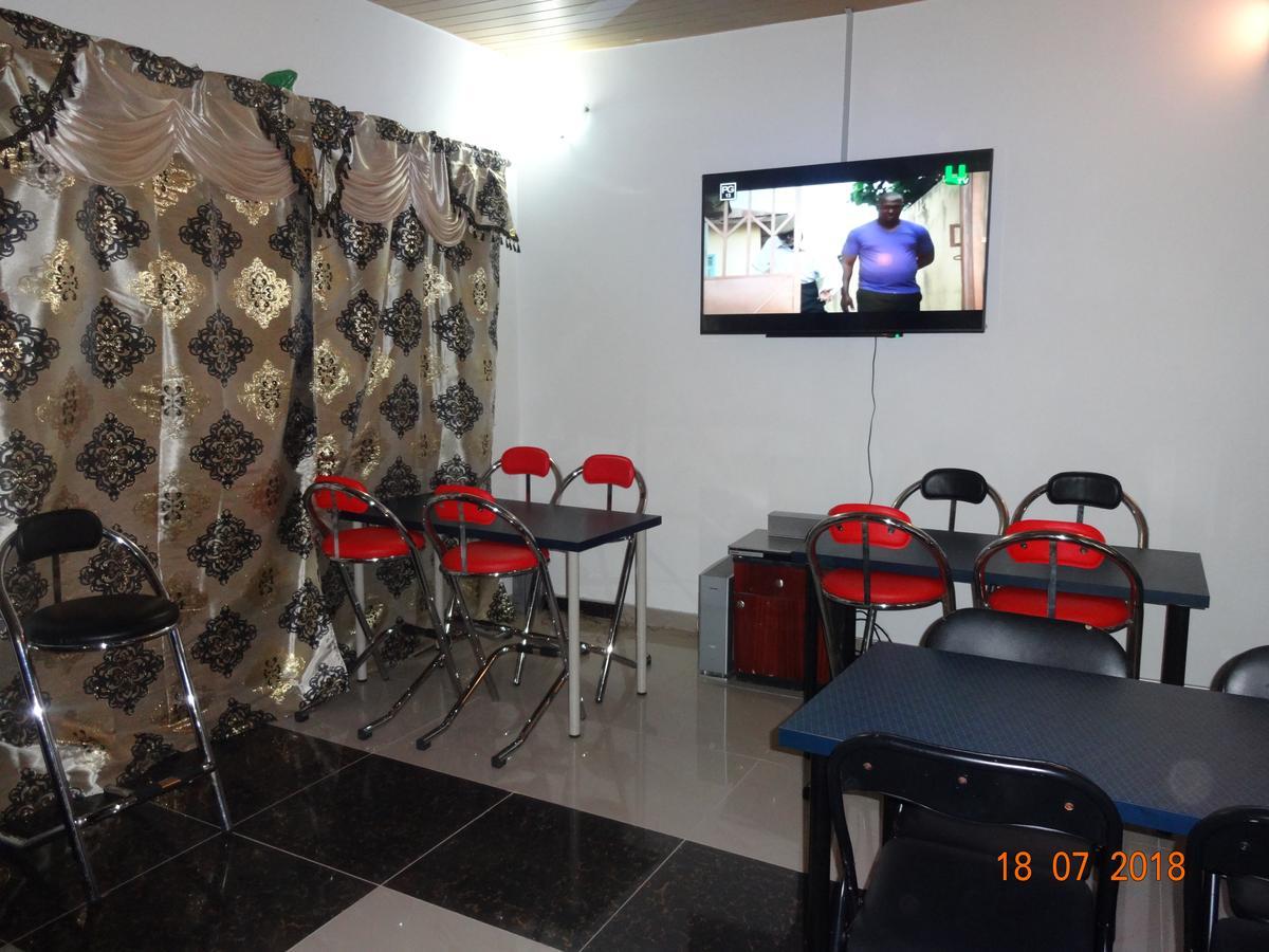 Nordik Palace Bed & Breakfast Tema Exterior photo